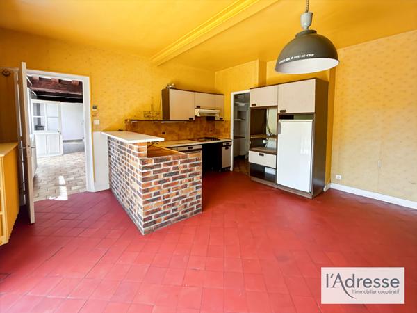 CORPS DE FERME AVEC 8000 M2