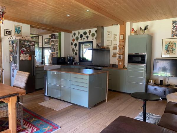 Magnifique ensemble Bressan situé dans un écrin de verdure