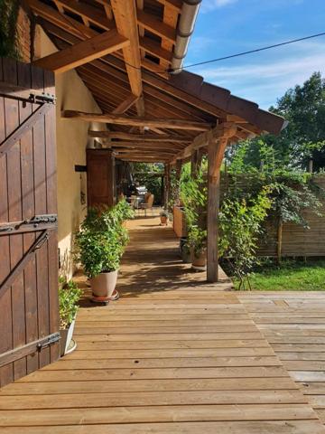 Magnifique ensemble Bressan situé dans un écrin de verdure