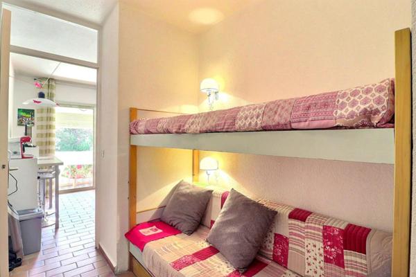 Appartement Sanary 1 pièce 18.60 m2 avec loggia 5,5 m2 - parking - Accès mer
