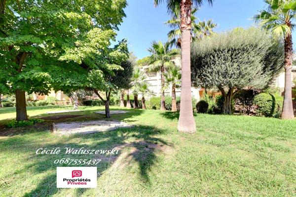 Appartement Sanary 1 pièce 18.60 m2 avec loggia 5,5 m2 - parking - Accès mer