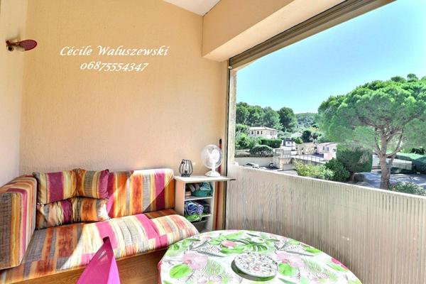 Appartement Sanary 1 pièce 18.60 m2 avec loggia 5,5 m2 - parking - Accès mer