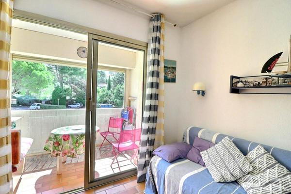 Appartement Sanary 1 pièce 18.60 m2 avec loggia 5,5 m2 - parking - Accès mer