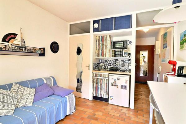 Appartement Sanary 1 pièce 18.60 m2 avec loggia 5,5 m2 - parking - Accès mer