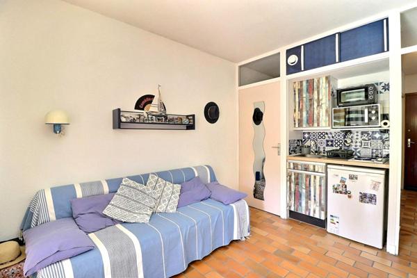 Appartement Sanary 1 pièce 18.60 m2 avec loggia 5,5 m2 - parking - Accès mer