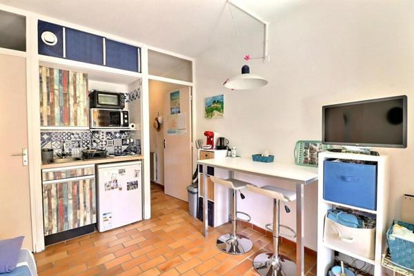 Appartement Sanary 1 pièce 18.60 m2 avec loggia 5,5 m2 - parking - Accès mer