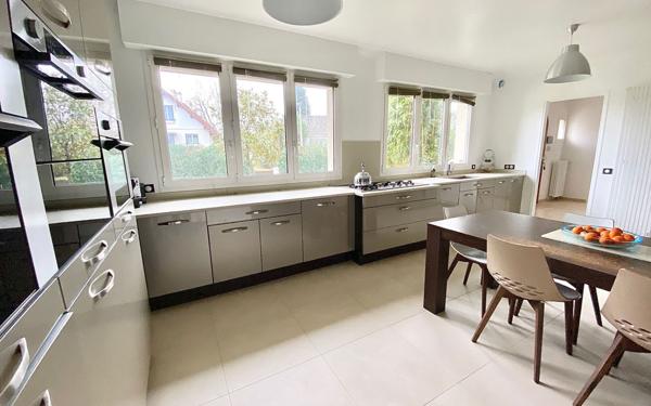 Maison à vendre    5 pièces • 287 m2 Mandres-les-Roses