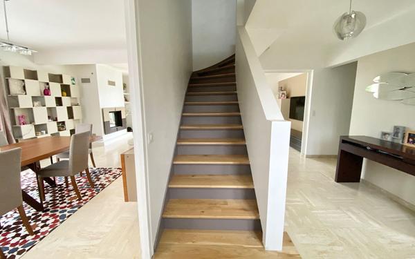 Maison à vendre    5 pièces • 287 m2 Mandres-les-Roses