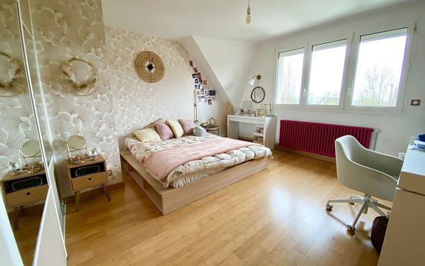 Maison à vendre    5 pièces • 287 m2 Mandres-les-Roses