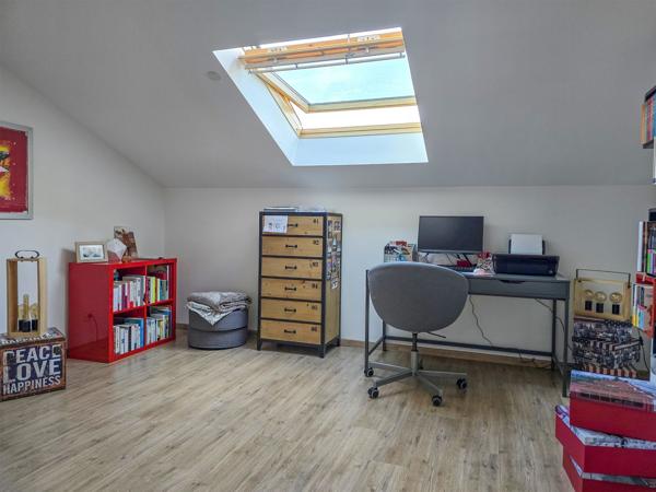 Location
                Appartement74,06 m² - 3 Pièces -
                    ST CERGUES (74140)