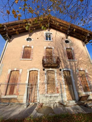 Dpt Ain (01), à vendre NURIEUX VOLOGNAT Ancien Hotel-Restaurant - Terrain de 1 338,00 m²