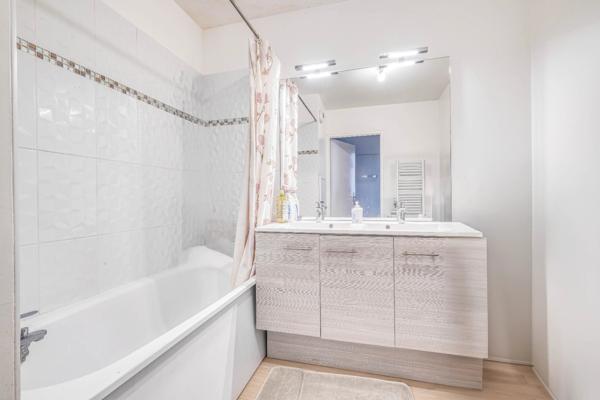 Christophe Michaudelle Capifrance, EXCLUSIVITÉ, vous propose à MEAUX, appartement récent (2018) 3 pièces 69 m² avec sa terrasse et sa place de stationnement.