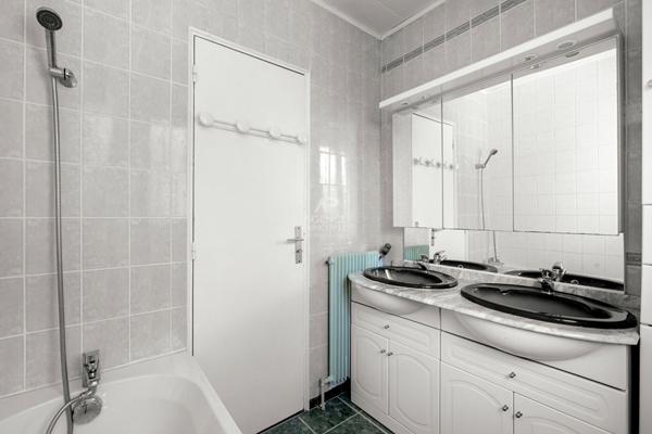 Maison €699 000 ** - Référence 17225