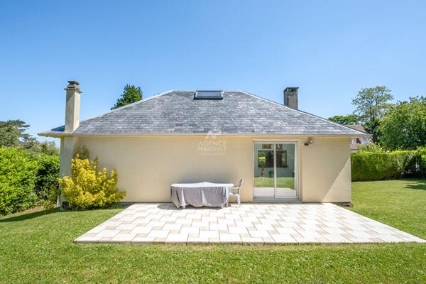 Maison €699 000 ** - Référence 17225