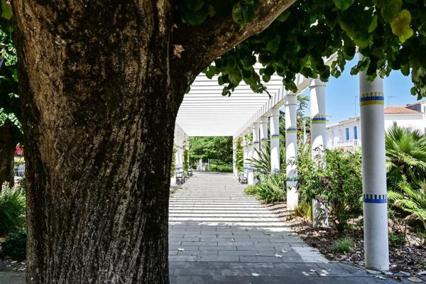 28 avenue de la République, Saint-Palais-sur-Mer – Appartement rénové, vue dégagée sur la place, plage à pied