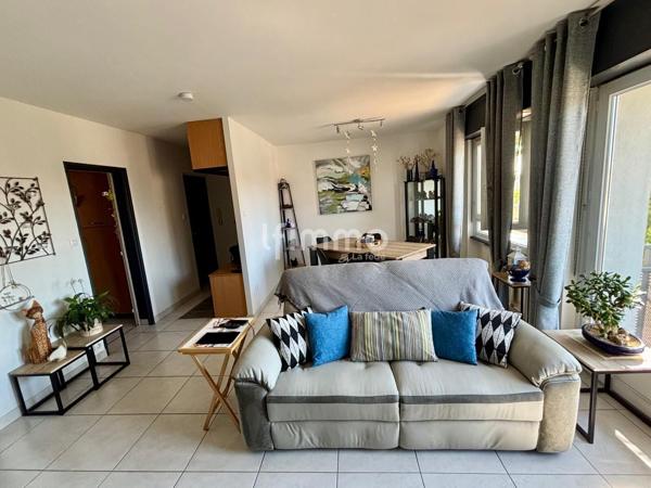 Appartement loué T3 avec balcon, cave, loggia et parking.