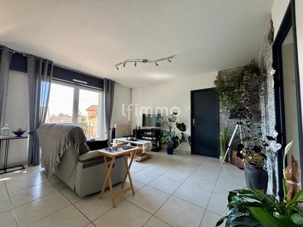Appartement loué T3 avec balcon, cave, loggia et parking.
