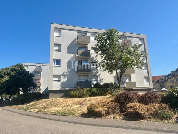 Appartement loué T3 avec balcon, cave, loggia et parking.