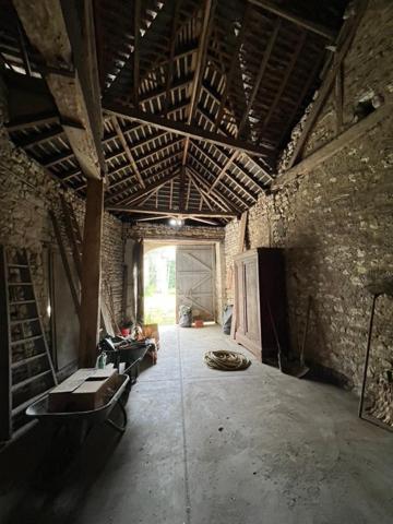 Dans le centre de DANGE SAINT ROMAIN