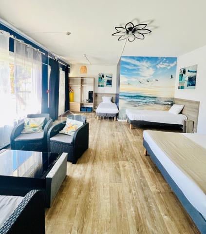 Local d activites de 729 m²