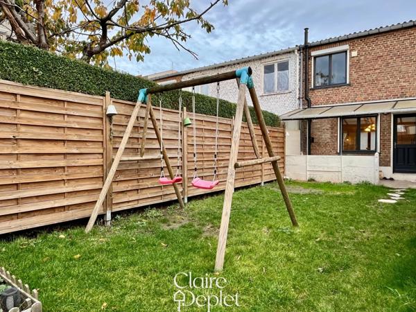 Maison de ville 3 chambres avec jardin et dépendances.