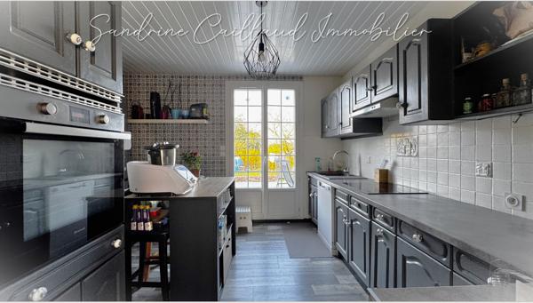 HOUDAN 6mn - Charmante maison des années 70 - plain-pied avec sous-sol total - 4 chambres - terrain 640m² -  325000 Euros HAI