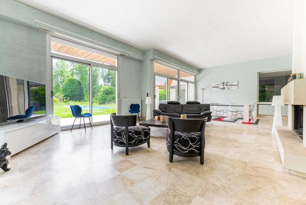 Acheter Maison 9 pièces - 371 m²