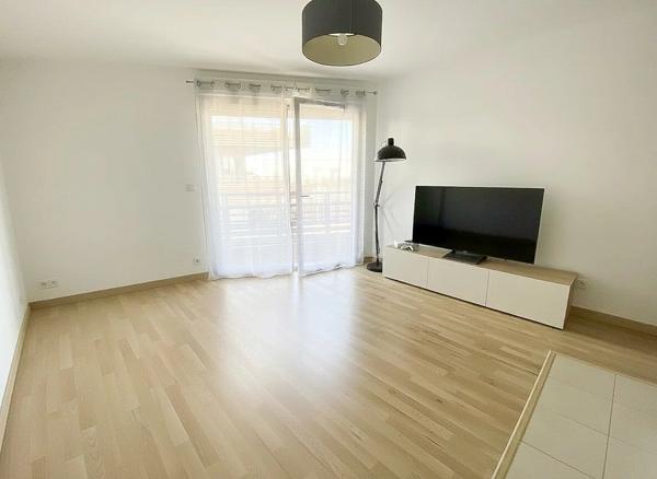 Vente                                                      Appartement
                        
                     1 pièces                      27 m2                     à Chartres