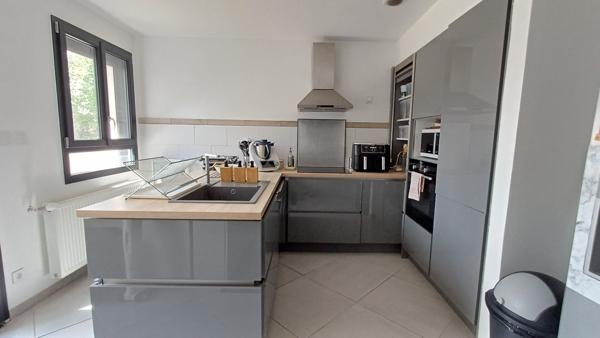 Maison Chenove 7 pièce(s) 142.30 m2