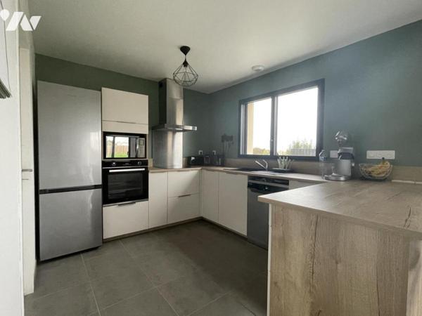 Pavillon de plain-pied offrant environ 90 m² habitables sur un terrain de 551 m².