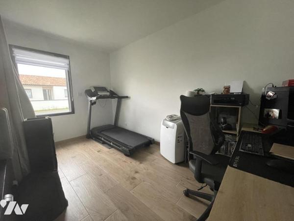 Pavillon de plain-pied offrant environ 90 m² habitables sur un terrain de 551 m².