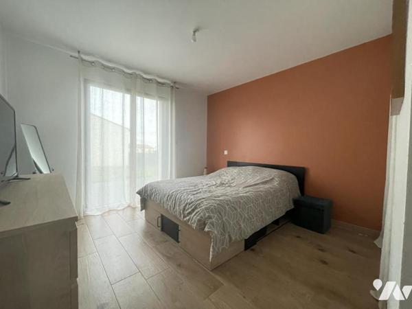 Pavillon de plain-pied offrant environ 90 m² habitables sur un terrain de 551 m².