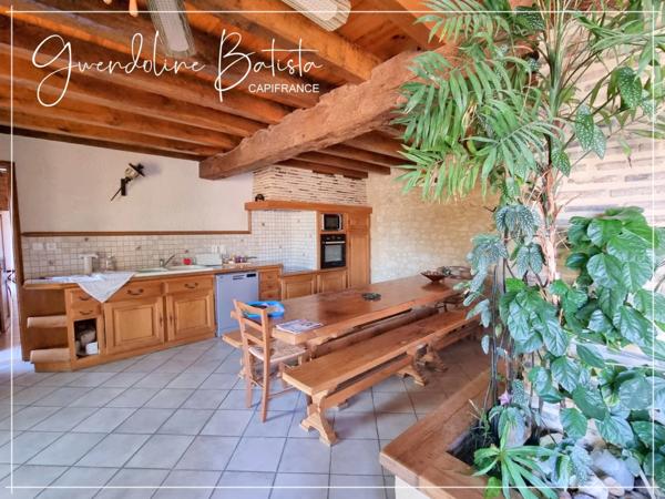 Proche EYMET - Propriété en Pierre 300m² avec gîte - Terrain de 12 Ha - Dépendances