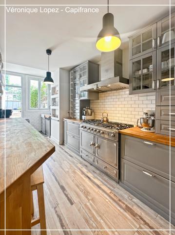 AGEN, quartier JAYAN/PALISSY, superbe maison de ville bourgeoise de 10 pièces avec jardin, piscine et garage.