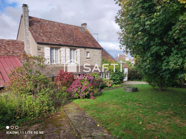 Maison en pierre de 87.5m², avec possibilité d'agrandissement, proche du bourg de St Georges des Groseillers.