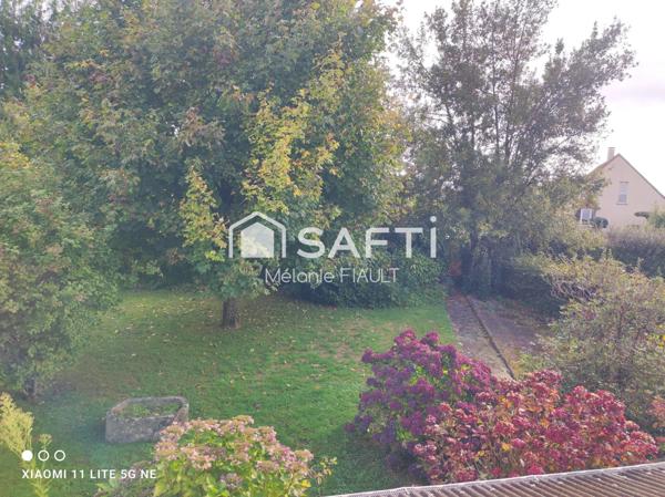 Maison en pierre de 87.5m², avec possibilité d'agrandissement, proche du bourg de St Georges des Groseillers.