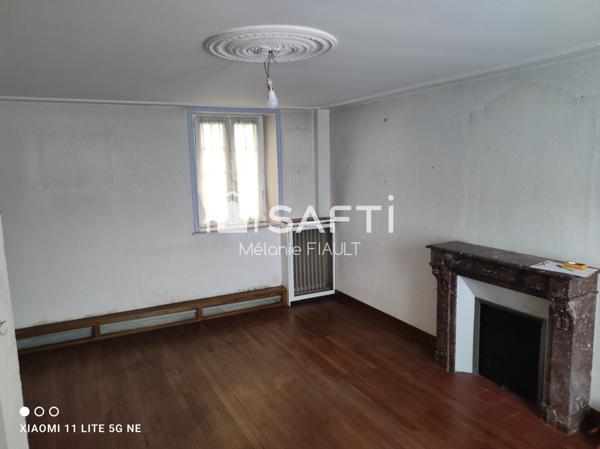 Maison en pierre de 87.5m², avec possibilité d'agrandissement, proche du bourg de St Georges des Groseillers.