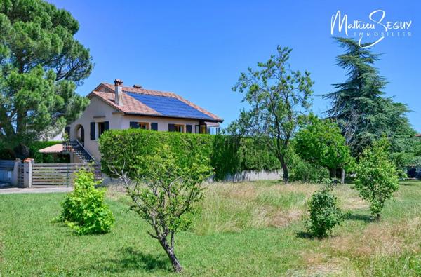 Grande maison P7 sur un grand terrain au coeur de SAINT JEAN DE TOUSLAS