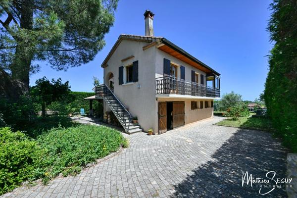Grande maison P7 sur un grand terrain au coeur de SAINT JEAN DE TOUSLAS