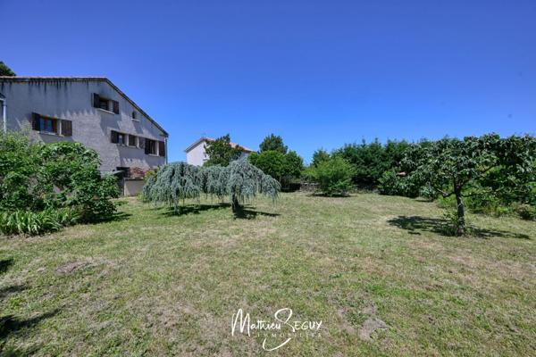 Grande maison P7 sur un grand terrain au coeur de SAINT JEAN DE TOUSLAS