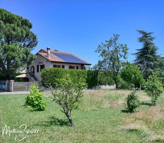 Grande maison P7 sur un grand terrain au coeur de SAINT JEAN DE TOUSLAS