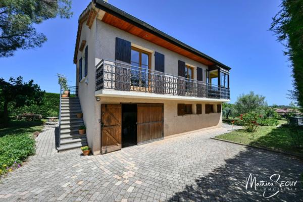 Grande maison P7 sur un grand terrain au coeur de SAINT JEAN DE TOUSLAS