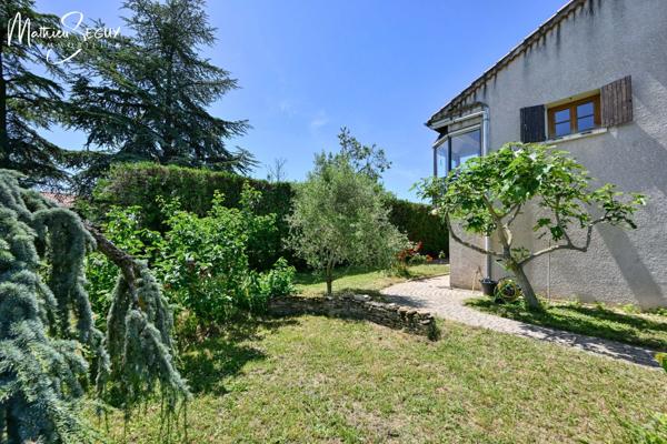 Grande maison P7 sur un grand terrain au coeur de SAINT JEAN DE TOUSLAS