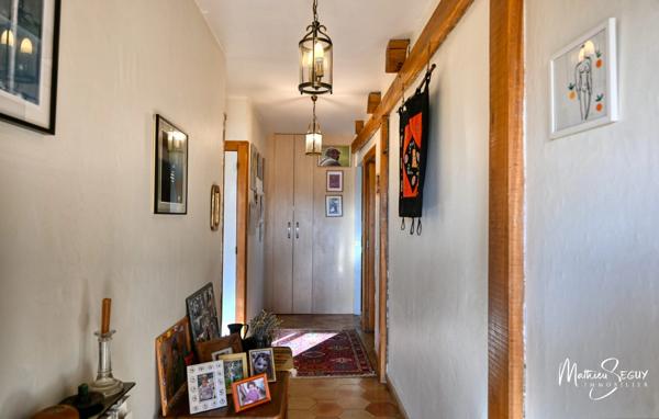 Grande maison P7 sur un grand terrain au coeur de SAINT JEAN DE TOUSLAS