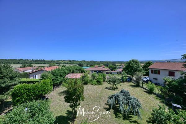 Grande maison P7 sur un grand terrain au coeur de SAINT JEAN DE TOUSLAS