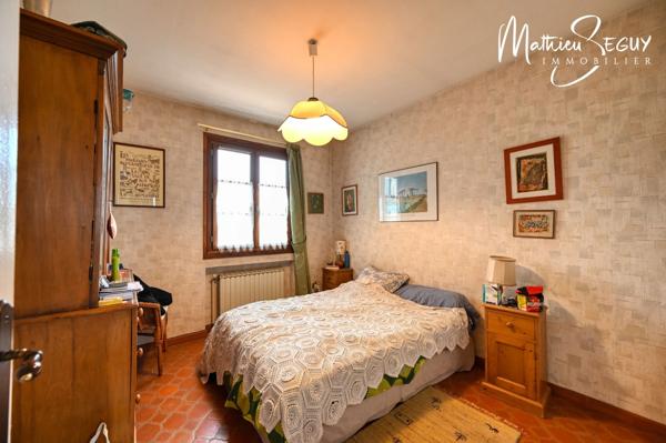 Grande maison P7 sur un grand terrain au coeur de SAINT JEAN DE TOUSLAS