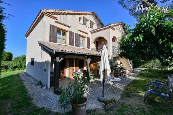 Grande maison P7 sur un grand terrain au coeur de SAINT JEAN DE TOUSLAS