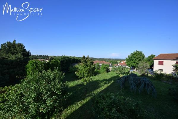 Grande maison P7 sur un grand terrain au coeur de SAINT JEAN DE TOUSLAS