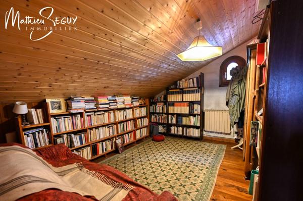 Grande maison P7 sur un grand terrain au coeur de SAINT JEAN DE TOUSLAS