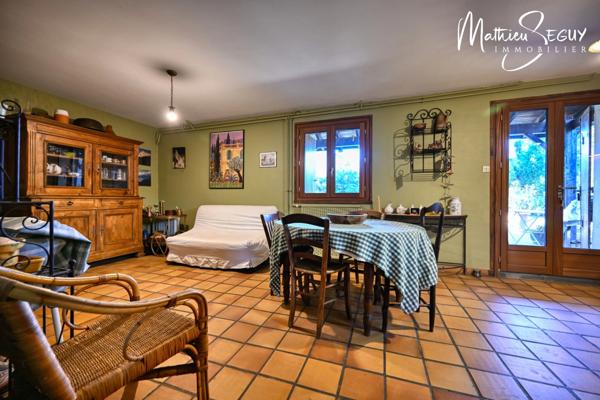 Grande maison P7 sur un grand terrain au coeur de SAINT JEAN DE TOUSLAS